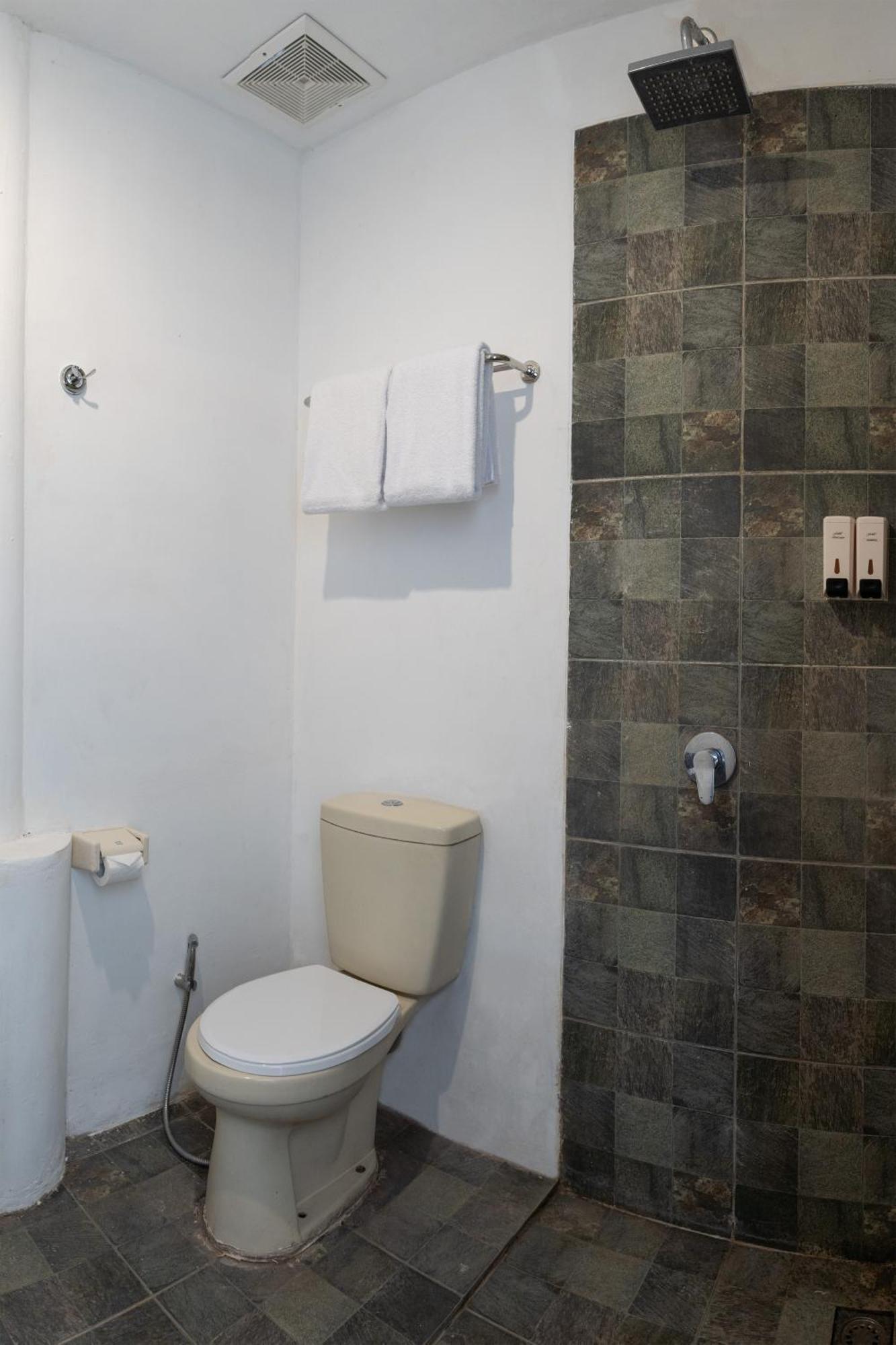 Attara Inn Сенггиги Экстерьер фото