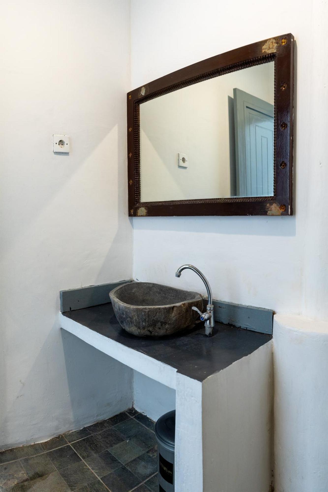 Attara Inn Сенггиги Экстерьер фото