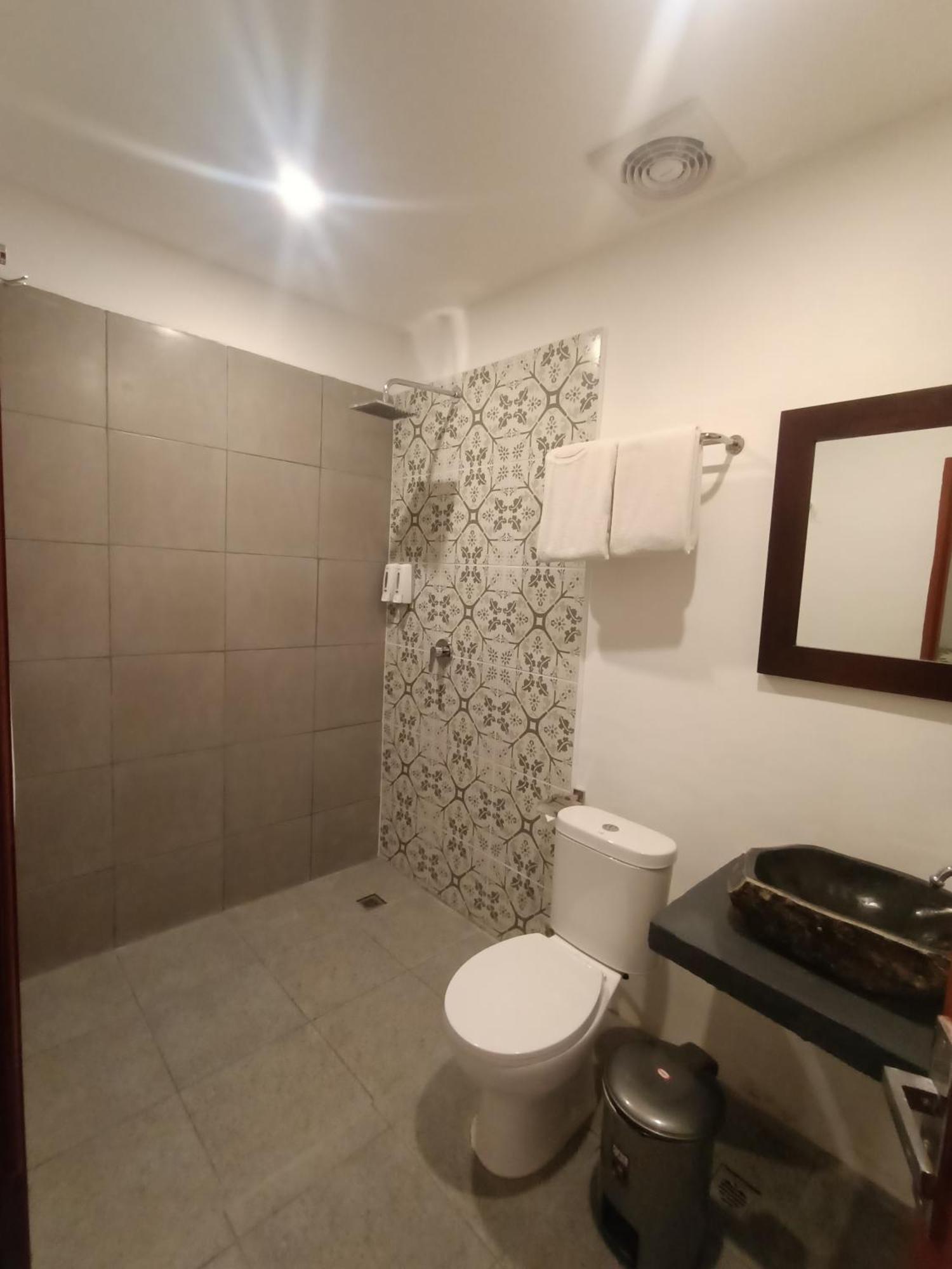 Attara Inn Сенггиги Экстерьер фото