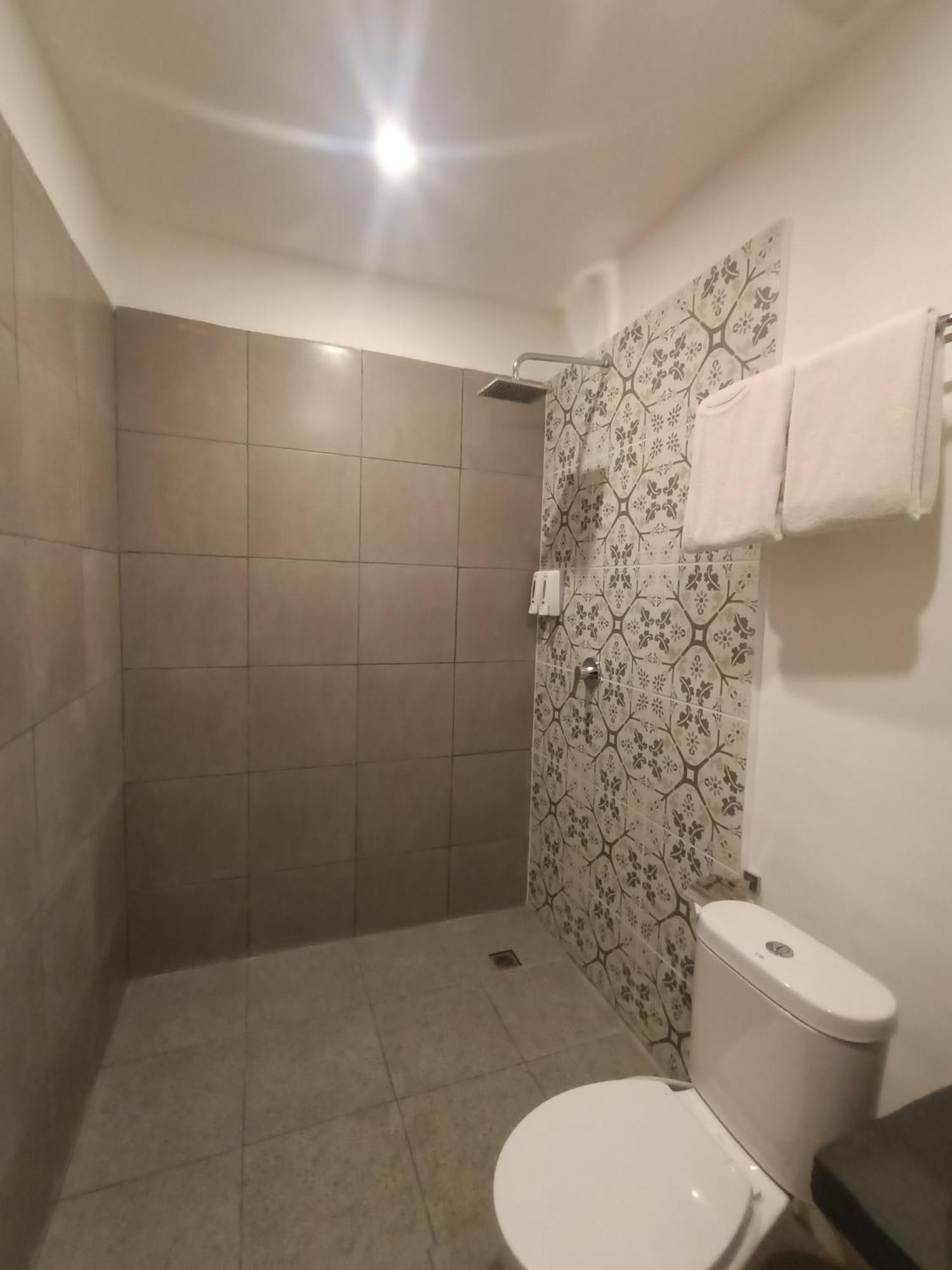 Attara Inn Сенггиги Экстерьер фото